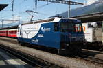 Ge4/4 III 649 mit Werbung der an der neuen Eisenbahnbrücke in Reichenau beteiligten Unternehmen.Neben der bestehenden einspurigen Stahlbrücke über den Rhein bei Reichenau,wird für