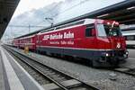 Die Ge 4/4 III 647  Grüsch  mit dem Alvra 5703 am 13.11.22 im Bahnhof Chur.