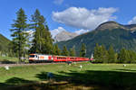 Ge 4/4 II 641 mit einem RE am 24.09.2016 bei Bever.