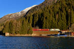 Ge 4/4 III 643 mit einem RE nach Davos Platz am 28.12.2016 bei Davos Dorf.