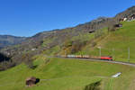 Ge 6/6 II 705 mit einem Güterzug am 03.11.2017 bei Saas.