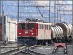 Ge 6/6 II 701  Raetia  verlsst Landquart Richtung Prttigau mit einem Kesselwagenzug. (12.11.2007)