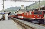 Ge 6/6 II (704)  Davos  mit ihrem Glacierexpress kurz vor der Abfahrt in St. Moritz 2003. Der Zug fhrt auch den berhmten Doppelspeisewagen mit.