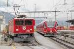 Ge6/6 II 702 vor einem Kurzgüterzug in Warteposition,rechts ein *Allegra  Regio nach Schiers bei der Einfahrt in Landquart.17.01.14