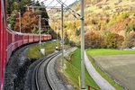 RE1129 mit Ge 6/6 II 704  Davos  beginnt nach der Verzweigung Oberland- und Albulalinie bei Reichenau-Tamins den Aufstieg nach Bonaduz.(02.11.2016)
