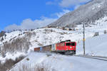 Ge 6/6 II 703 mit einem Güterzug am 06.01.2017 bei Bergün.