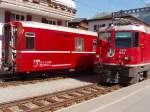 Gepckwagen und Ge 4/4 617 mit einem RegioExpress nach Disentis in klosters-Platz.