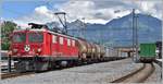 5737 mit Ge 4/4 I nach Ilanz mit zwei Heizoelzisternen, zwei Wagen mit leeren Abfallcontainern und vier Wagen mit acht Valser Wechselpritschen.