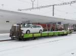 RhB - Autotransportwagen Skl 8402 im Bahnhof Samedan am 04.12.2009