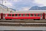 Blick auf Personenwagen B 2367 der Rhätischen Bahn (RhB), der im Bahnhof Landquart (CH) abgestellt ist.