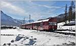 RE1144 nach Tiefencastel mit Ge 4/4 II 613  Domat/Ems  und Steuerwagen 1752 bei Bever. (15.01.2017)