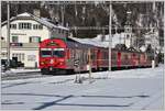 RE1335 nach St.Moritz mit Ge 4/4 II 615  Klosters  und Steuerwagen 1758 in Bever.