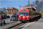 RE1040 aus Davos mit Steuerwagen 1755 fährt in Landquart ein.