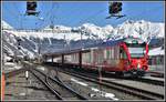 R1932 nach Samedan mit Ge 4/4 II 627  Reichenau-Tamins  und Steuerwagen Bt52802 in Pontresina.