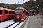 IR1136 nach Chur mit Steuerwagen Ait57804 an der Spitze trifft in Filisur ein.