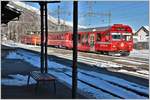 R1941 nach Pontresina mit Steuerwagen 1751 und Ge 4/4 II 615  Klosters  in Bever.