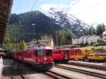 Rush-Hour in Pontresina am 30.09.2007: Links steht Ge 4/4 614 mit Regio nach Scuol, in der Mitte der Regio nach St.