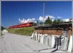 Zwischen RhB und SBB Linie bei Zizers werden ungesthrt Grabsteine gemeisselt.