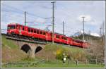 Ungewhnliche Zusammenstellung der S2 1563 bei Reichenau mit ABt 1714 - Be 4/4 512 - B - Be 4/4 516.