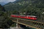 Be 4/4 516 berquert am 31.08.2013 den Hinterrhein bei Reichenau-Tamins.