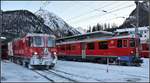 R1956 nach Scuol-Tarasp mit der Ge 4/4 II 633  Zuoz  und R4656 nach St.Moritz mit ABe 4/4 III 51  Poschiavo  und 56  Corviglia .