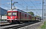 Vorortspendelzug Be 4/4 511 als S1 1513 in Felsberg.