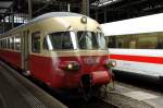 TEE II RAe 1053. Fnfzig Jahre trennen den TEE und den ICE. Aber der  Gottardo  erregt sicher mehr Aufmerksamkeit bei den Bahnreisenden, denke ich. Basel SBB am 6.7.2007.