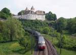 JAHRESRÜCKBLICK 2015
von Walter Ruetsch
MAI
SBB Historic: RAe 1053 mit Schloss La Sarraz am 16. Mai 2015.  