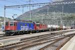 SBB Cargo Re 620 068  Stein Säckingen  mit der Re 420 343 am 15.4.20 bei der Ausfahrt in Brig.