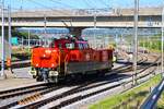 SBB Alstom Prima H4 Aem 940 024-3 am 09.07.26 in Lausanne Rbf vom einen Gehweg aus fotografiert