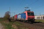 SBB Cargo 482 005-6 mit einem KLV-Zug (vorwiegend Cargobeamer-Wagen) in Richtung Troisdorf am 29.03.2025 in Porz-Wahn.