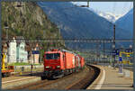 Der Lösch- und Rettungszug XTmas 99 85 9174 001-9 der SBB rangiert am 20.04.2022 durch den Bahnhof Erstfeld. Die Fahrzeuge sind eine Weiterentwicklung des Gütertriebwagens CargoSprinter.