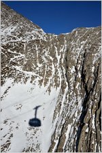 Schattenbild der Säntis Luftseilbahn auf den höchsten Berg des Alpsteins im Kanton Appenzell.