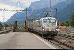 KLV-Zug mit Rem 476 451-0  Graubünden  (Siemens Vectron) der railCare AG durchfährt den Bahnhof Landquart (CH) auf Gleis 2 in südlicher Richtung.