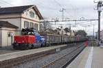 Vorher# Bahnsteig in Brglen (TG) mit eingelassenen Schienen - 2013 werden die mit Zuckerrben befllten Wagen vom Verladegleis ber den Bahnsteig auf das Streckengleis geschoben.