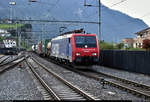 Containerzug mit Re 474 014-8 (Siemens ES64F4) der SBB Cargo AG durchfährt den Bahnhof Arth-Goldau (CH) auf Gleis 5 Richtung Flüelen (CH).