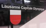 Detail des RABDe 502 008: Das Wappen von Lausanne mit der Überschrift  Lausanne Capitale Olympic .