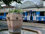 Springbrunnen und Arosa-Express auf dem alten Bahnhofsvorplatz in Chur.