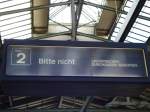 Bitte nicht Lautsprecherdurchsagen beachten?? OK....