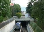 Metro der Linie m2 in Richtung Epalinges-Croisettes in einem kurzen freien Zwischenabschnitt nahe Ouchy.