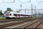 RABe 523 047 (Stadler FLIRT) der Regio-S-Bahn Basel (SBB) als S1 von Laufenburg (CH) nach Basel SBB (CH) verlässt den Bahnhof Pratteln (CH).