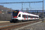 RABe 523 073, auf der S3, verlässt den Bahnhof Gelterkinden.