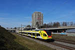 RABe 521 017 mit der Werbung für die Fachhochschule Muttenz, auf der S1, fährt Richtung Bahnhof SBB.