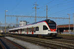 RABe 523 073, auf der S3, fährt beim Bahnhof Pratteln ein.