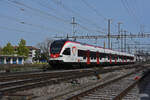 RABe 521 012, auf der S1, verlässt den Bahnhof Pratteln.