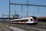 RABe 521 019, auf der S3, fährt am 11.05.2022 beim Bahnhof Pratteln ein.