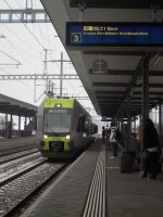 Ltschberger RABe 535 106 als S5 nach Bern bei der Einfahrt in Ins. 13.02.10