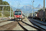 RBDe 560 ???  Domino  der S-Bahn Luzern (SBB) als S3 von Brunnen (CH) nach Luzern (CH) erreicht den Bahnhof Arth-Goldau (CH) auf Gleis 6.