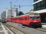 Ein SZU-Pendelzug als S4 Zrich-Langnau-Gattikon fhrt am 4.8.2007 in der Station Saalsporthalle/Sihlcity ein.