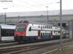 Am 21.5.09 streckt der RABe 514 050-4  Zri West  seine Nase aus der Unterhaltsanlage Oberwinterthur.